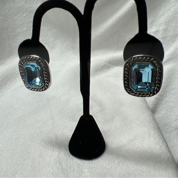 QVC blue topaz clip earring - Picture 4 of 5